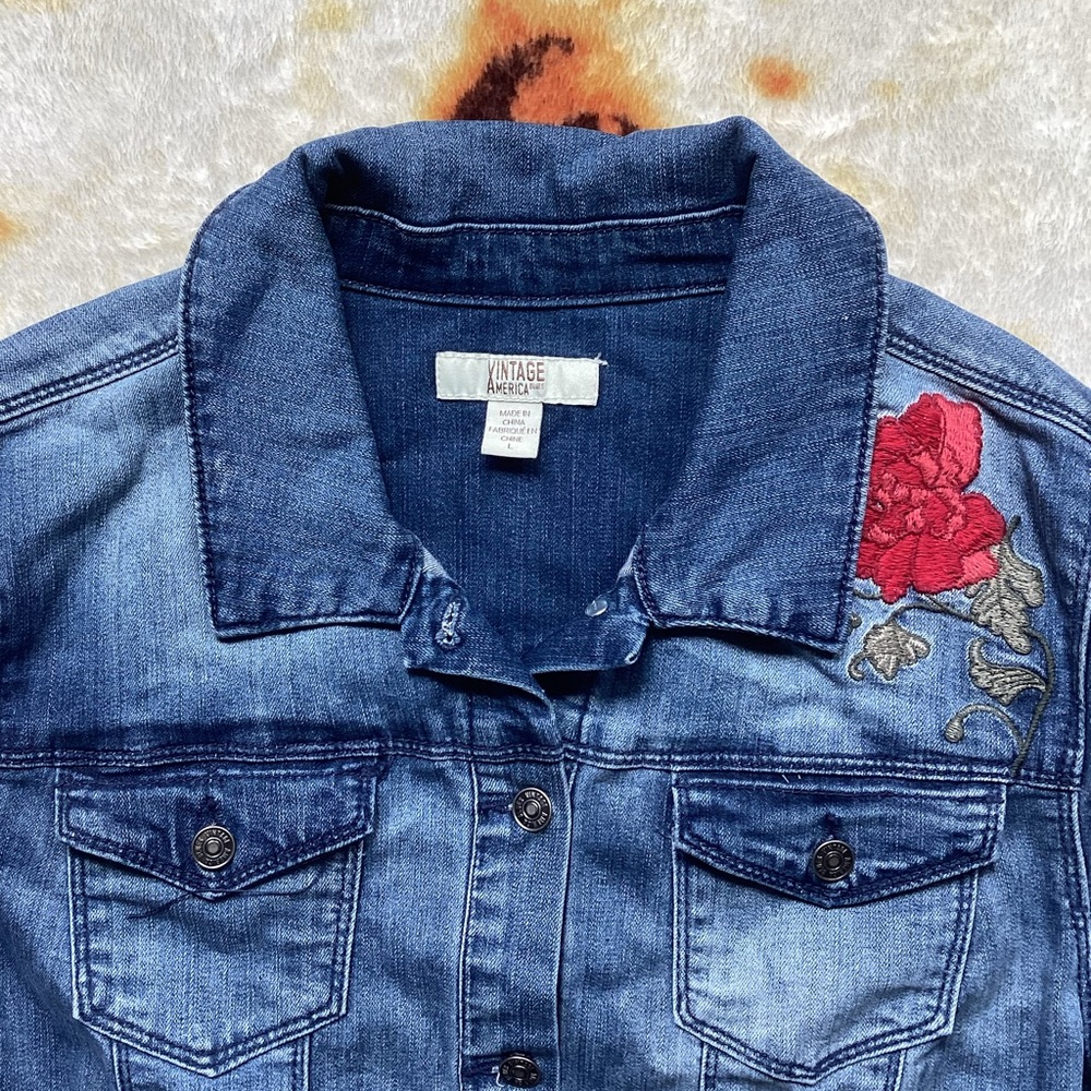 American Vintage Rose Embroidered Jean Jacket - Picture 3 of 8